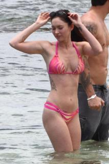 Megan Fox en Bikini [800x1200] [106.21 kb]