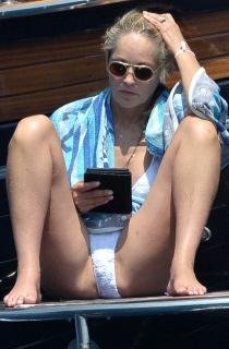 Sharon Stone dans Bikini [1050x1600] [219.58 kb]