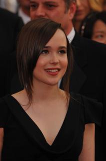 Ellen Page [2136x3216] [316.86 kb]
