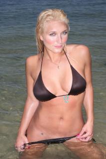 Brooke Hogan in Bikini [2000x3000] [773.42 kb]