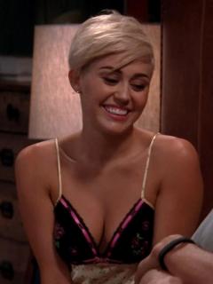 Miley Cyrus [900x1200] [69.79 kb]