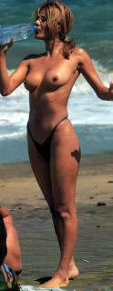 Ivonne Reyes dans Topless [535x1375] [93.04 kb]
