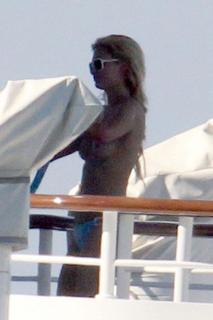 Paris Hilton in Topless [600x900] [53 kb]