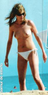Alicia Bogo in Topless [1044x2029] [392.06 kb]