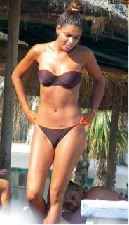 Lara Álvarez na Bikini [599x1037] [83.38 kb]