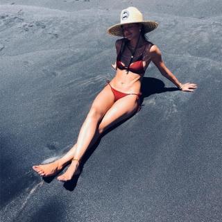 Agatha Moreira dans Bikini [620x620] [162.38 kb]