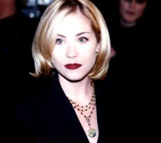 Christina Applegate [595x527] [26.17 kb]