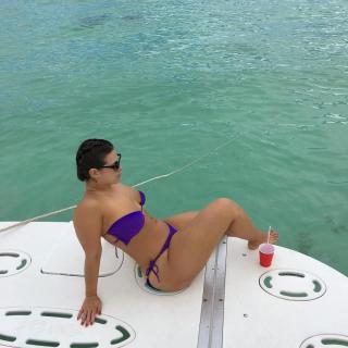 Ashley Graham na Bikini [1080x1080] [184.43 kb]