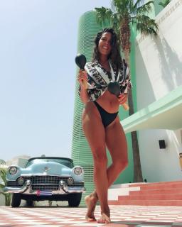 Lorena Castell dans Bikini [1080x1350] [206.51 kb]
