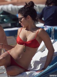 Vanessa Hudgens in Bikini [675x900] [55.92 kb]
