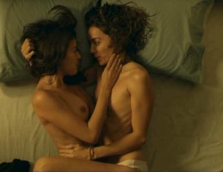 Video Verónica Sánchez And Irene Arcos Nude, Lesbian Scene - The Pier (2019)