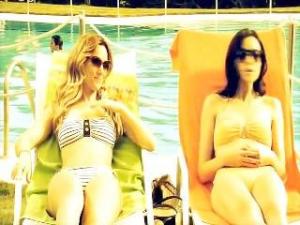 Video Dafne Fernández Y Edurne En Bikini - Esta En Tu Mano