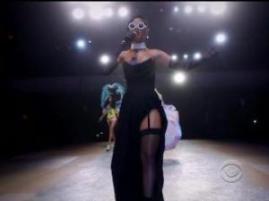 Video Diamonds - Rihanna (live Victoria Secret)