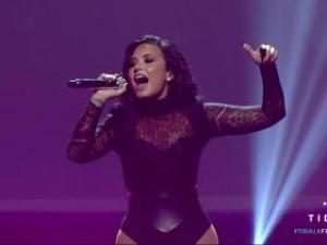 Video Demi Lovato Big Booty At Concert